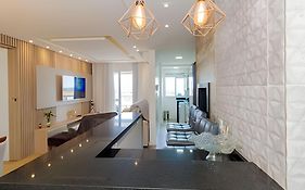 Apartamento com 3 quartos e ar-condicionado para até 12 pessoas